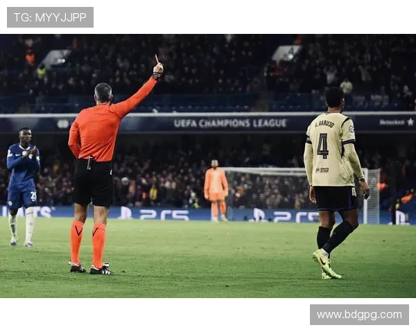 巴萨全队力挺阿劳霍尽管在对切尔西比赛中被罚下